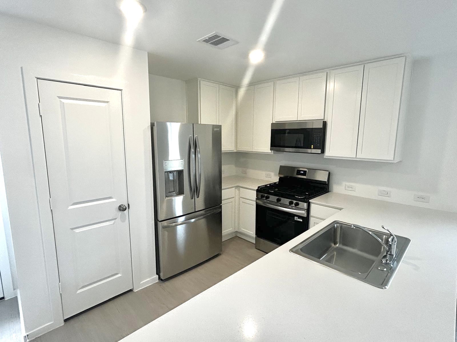 438 Southern Magnolia Way Magnolia, TX 77354 - Photo 4 of 18 a kitchen with a refrigerator stove and microwave