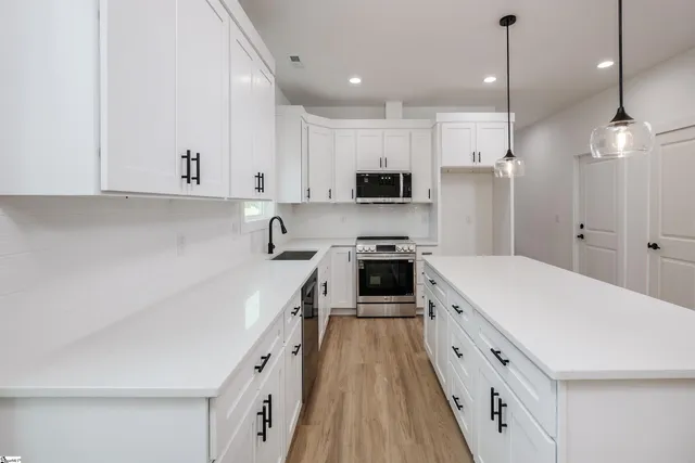 $339,999 | 10 Pine Drive, Taylors, SC 29687