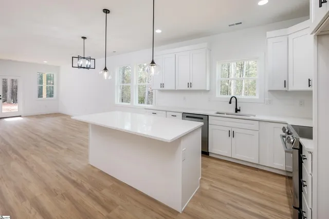 $339,999 | 10 Pine Drive, Taylors, SC 29687