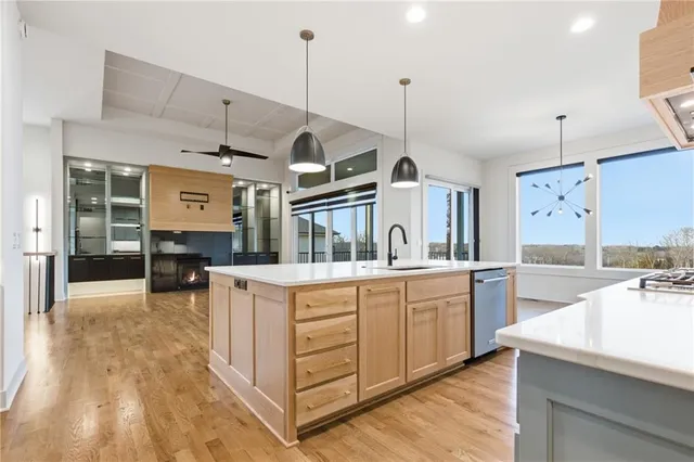 $897,500 | 8181 Valley Road, Lenexa, KS 66220