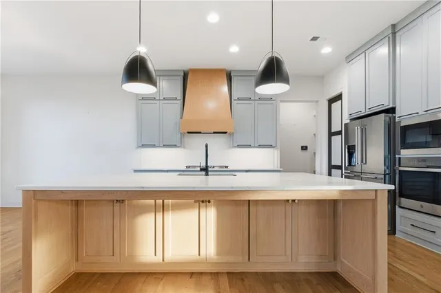 $897,500 | 8181 Valley Road, Lenexa, KS 66220