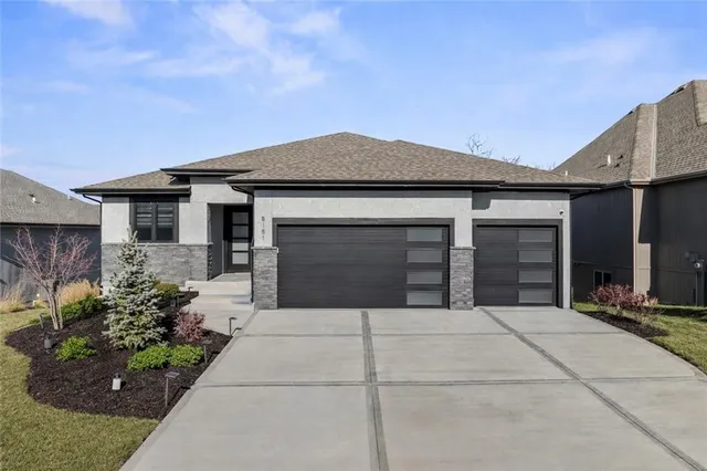 $897,500 | 8181 Valley Road, Lenexa, KS 66220