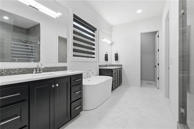 $897,500 | 8181 Valley Road, Lenexa, KS 66220