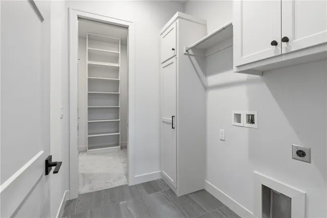 $897,500 | 8181 Valley Road, Lenexa, KS 66220