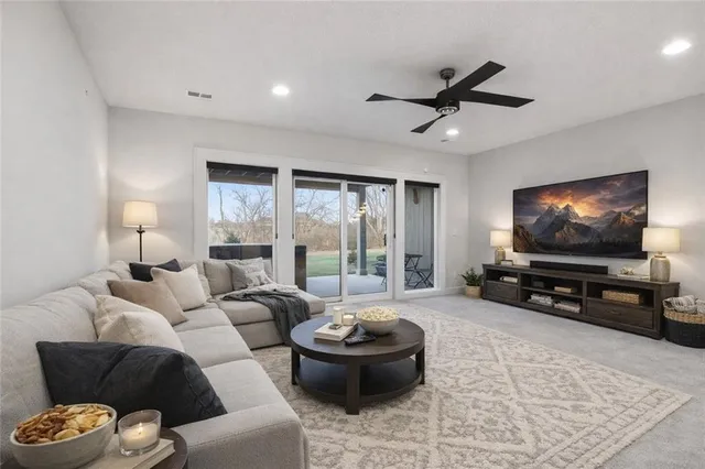 $897,500 | 8181 Valley Road, Lenexa, KS 66220