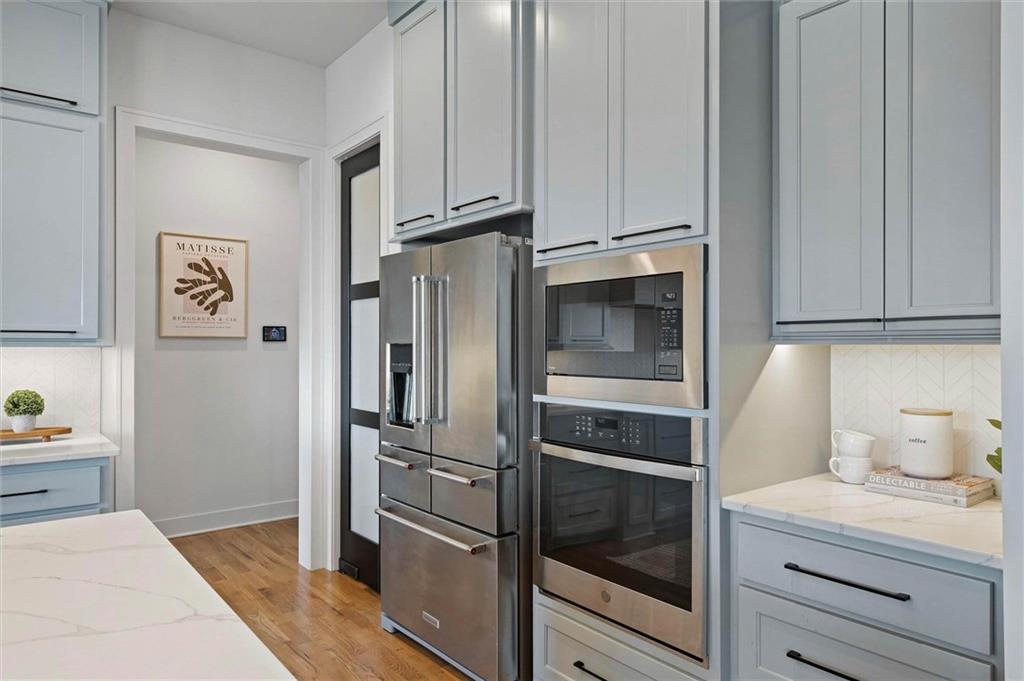 8181 Valley Road Lenexa, KS 66220 - Photo 7 of 48