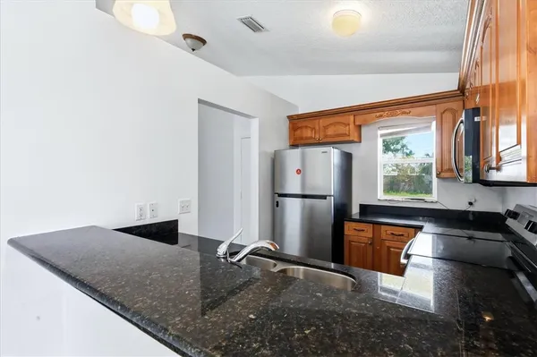 $2,195 | 3502 19th Street West, Bradenton, FL 34205