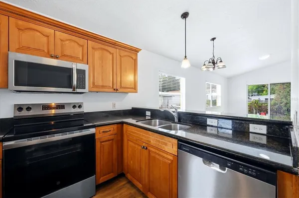 $2,095 | 3502 19th Street West, Bradenton, FL 34205
