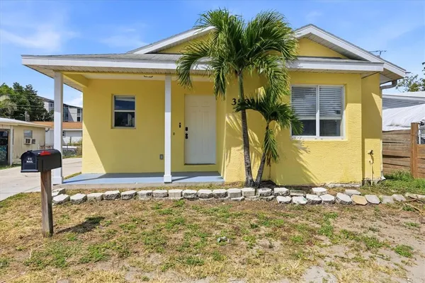 $2,195 | 3502 19th Street West, Bradenton, FL 34205