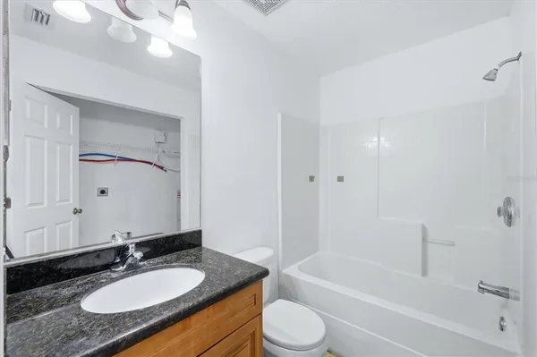 $2,195 | 3502 19th Street West, Bradenton, FL 34205