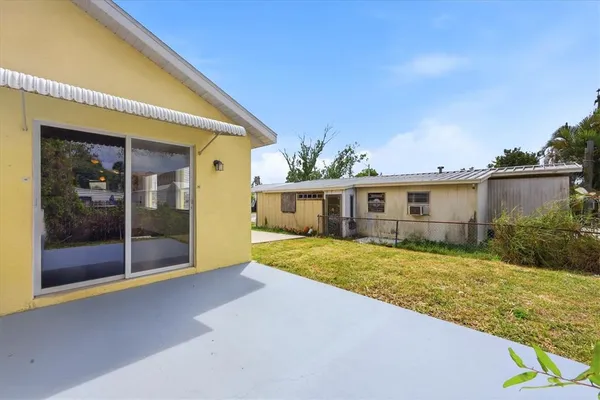 $2,095 | 3502 19th Street West, Bradenton, FL 34205