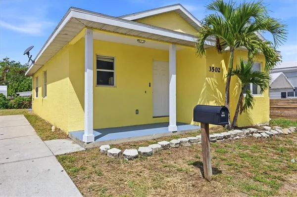 $2,195 | 3502 19th Street West, Bradenton, FL 34205