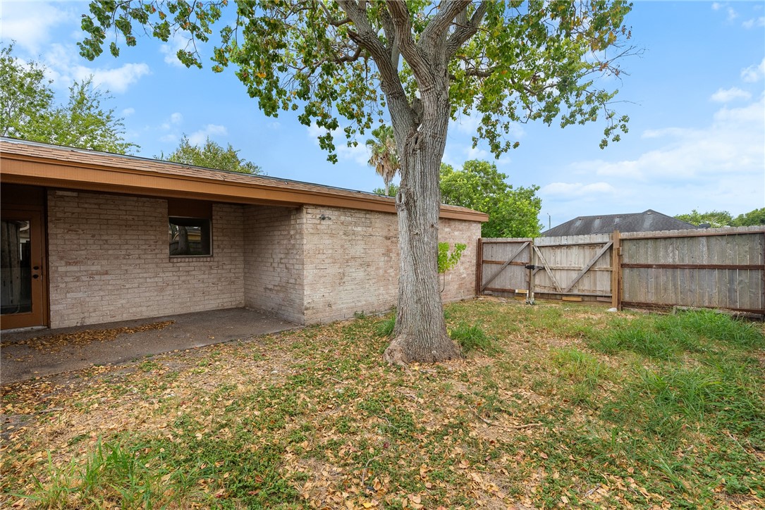 5009 Wingfoot Lane, Unit B Corpus Christi, TX 78413 - Photo 23 of 23 a backyard of a house with lots of green space