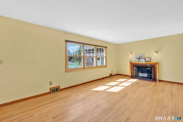 $419,900 | 36 Highland Terrace, Essex, CT 06442