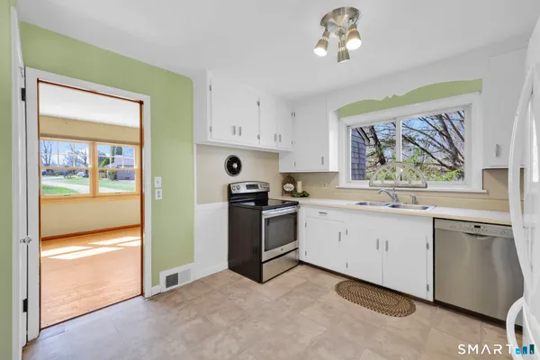 $419,900 | 36 Highland Terrace, Essex, CT 06442