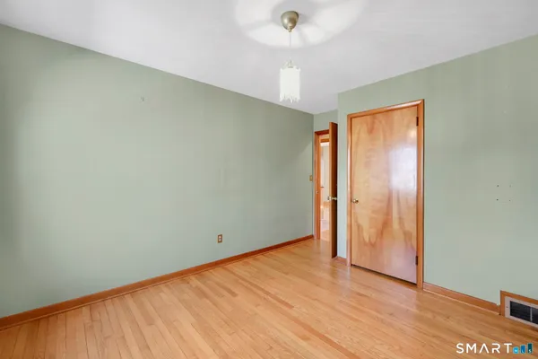 $419,900 | 36 Highland Terrace, Essex, CT 06442
