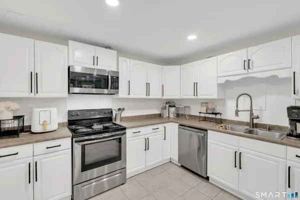 $569,900 | 30 Stoneycrest Drive, Meriden, CT 06450