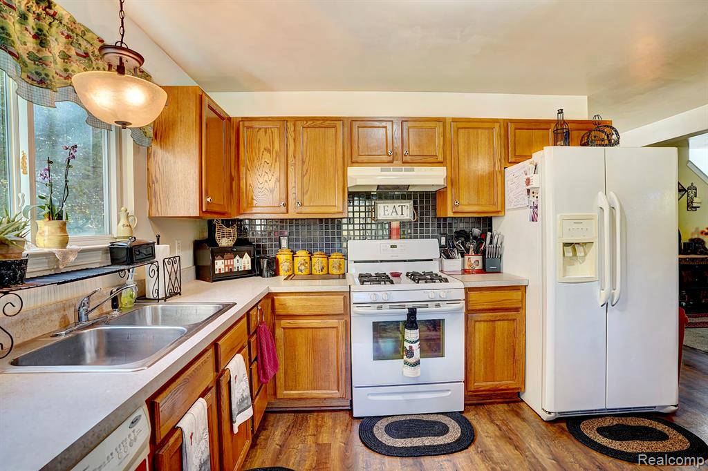 8364 North Genesee Road Mount Morris, MI 48458 - Photo 11 of 33