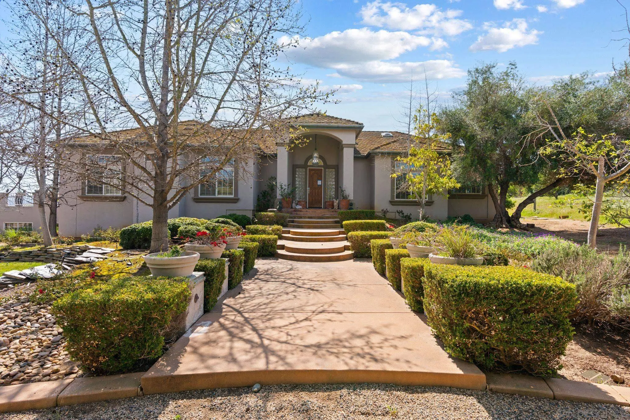 a view of a yard with cars parked