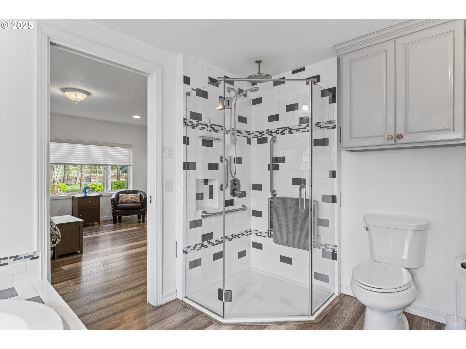 9202 Phey Lane Florence, OR 97439 - Photo 25 of 47 a bathroom with a bathtub toilet and a shower