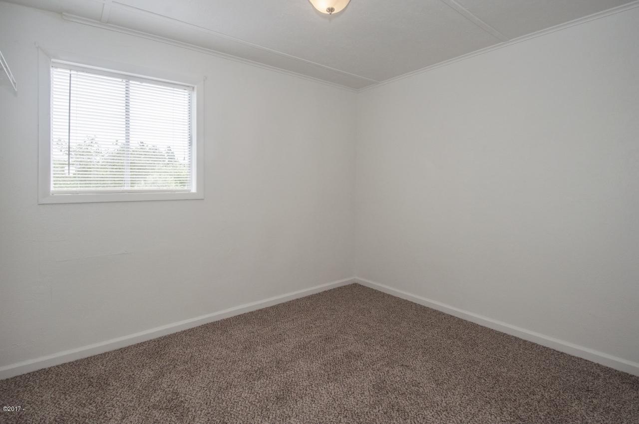 20 Graham Street Depoe Bay, OR 97341 - Photo 26 of 42 Unit 5 - View 9 (1280x850)