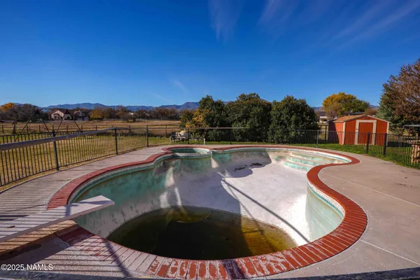 a view of walk in closet