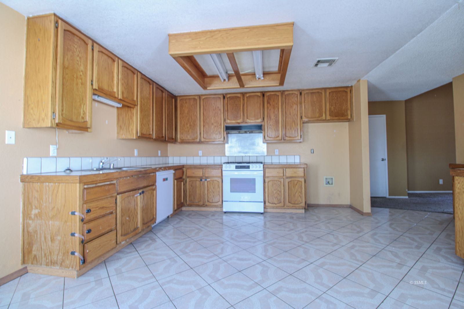 925 West Tamarisk Avenue Ridgecrest, CA 93555 - Photo 12 of 37