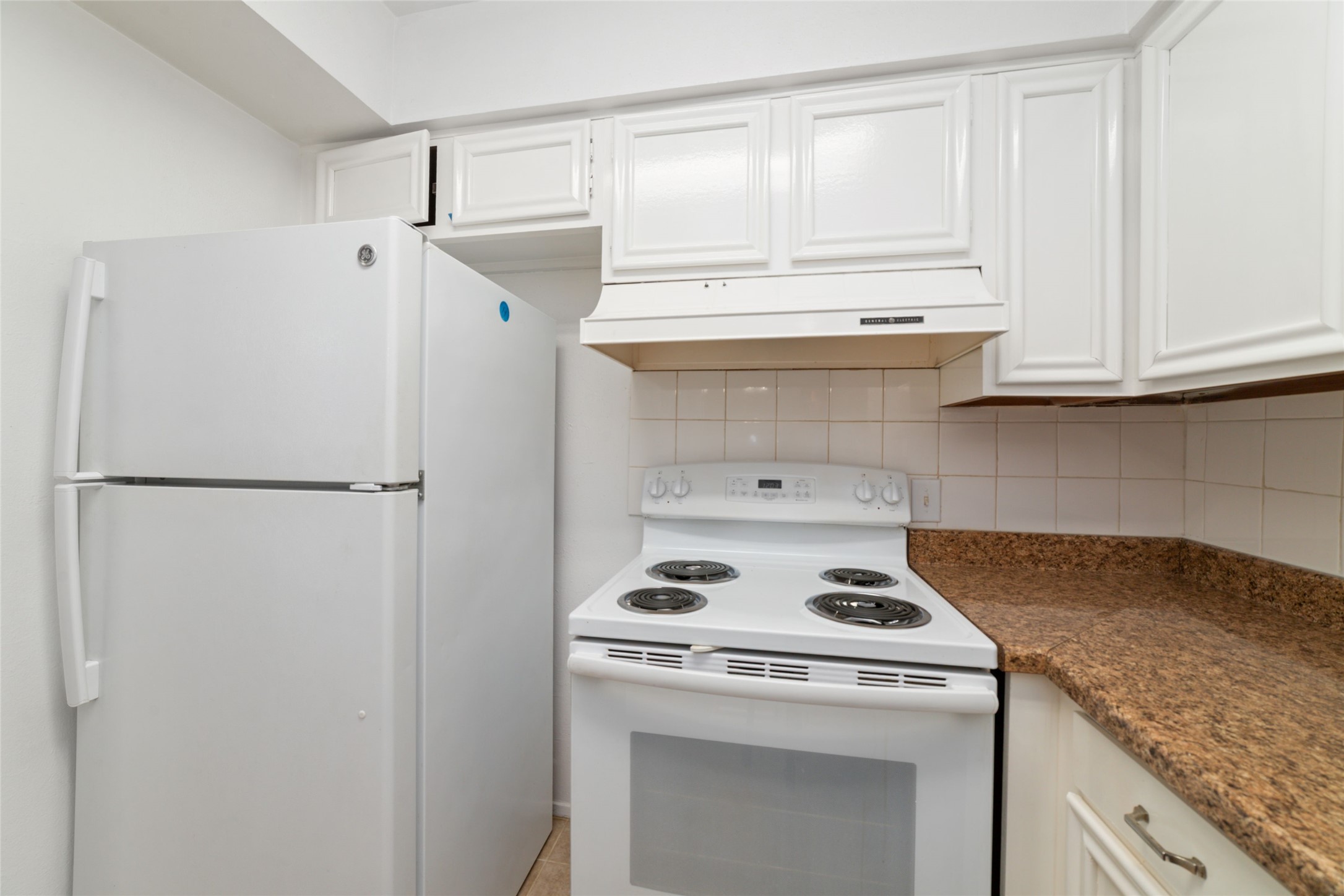 889 Wax Myrtle Lane Houston, TX 77079 - Photo 15 of 27