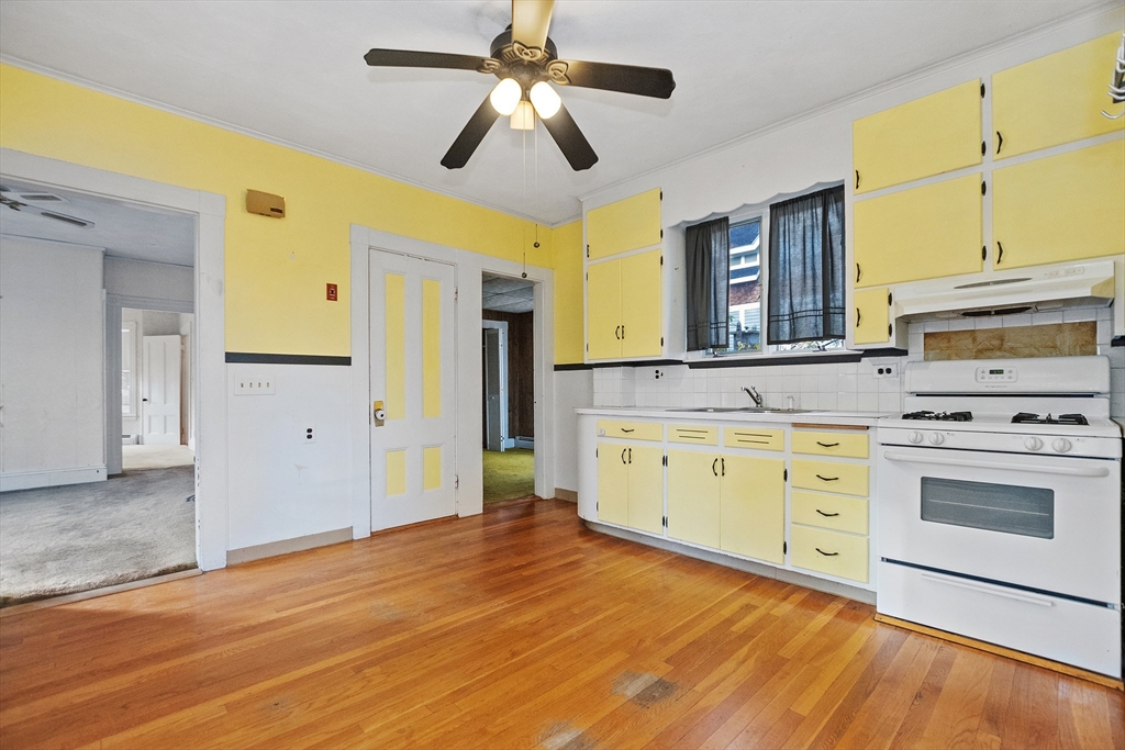 17 Caldwell Road Waltham, MA 02453 - Photo 10 of 24 Gallery Image 10