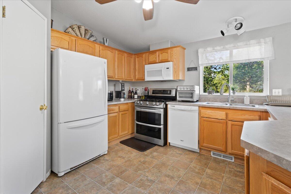 7550 Fisher Road Shingletown, CA 96088 - Photo 6 of 33 06-Biggerflow Real Estate Media-6