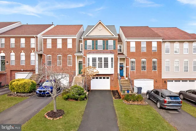 $3,200 | 20905 Sandstone Square, Sterling, VA 20165