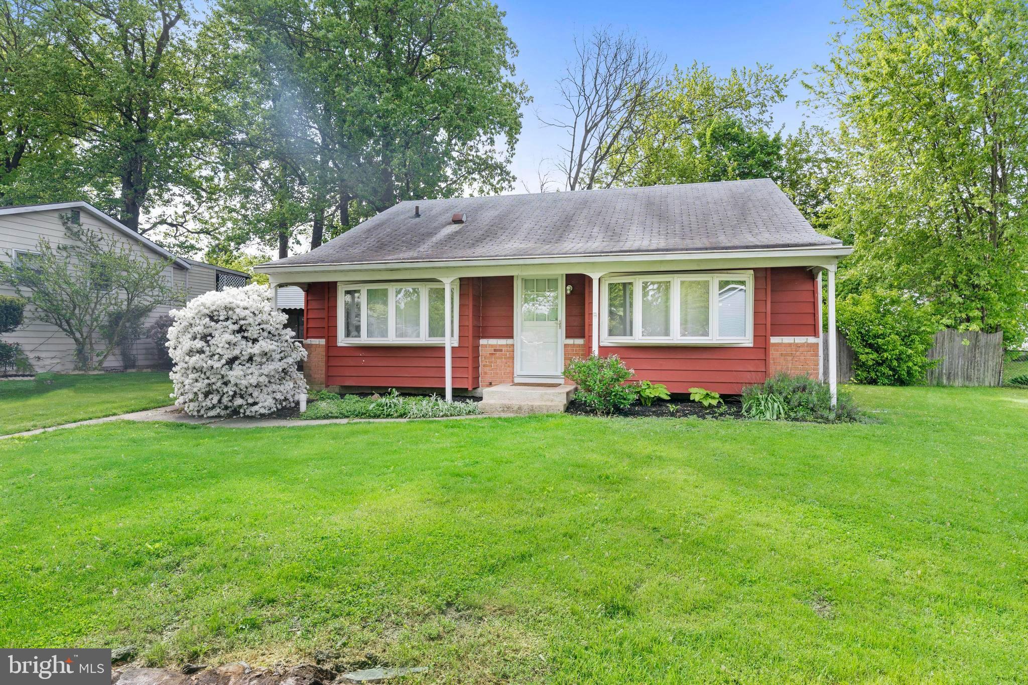 38 Queens Way Newark, DE 19713 - Photo 2 of 28 Front of home