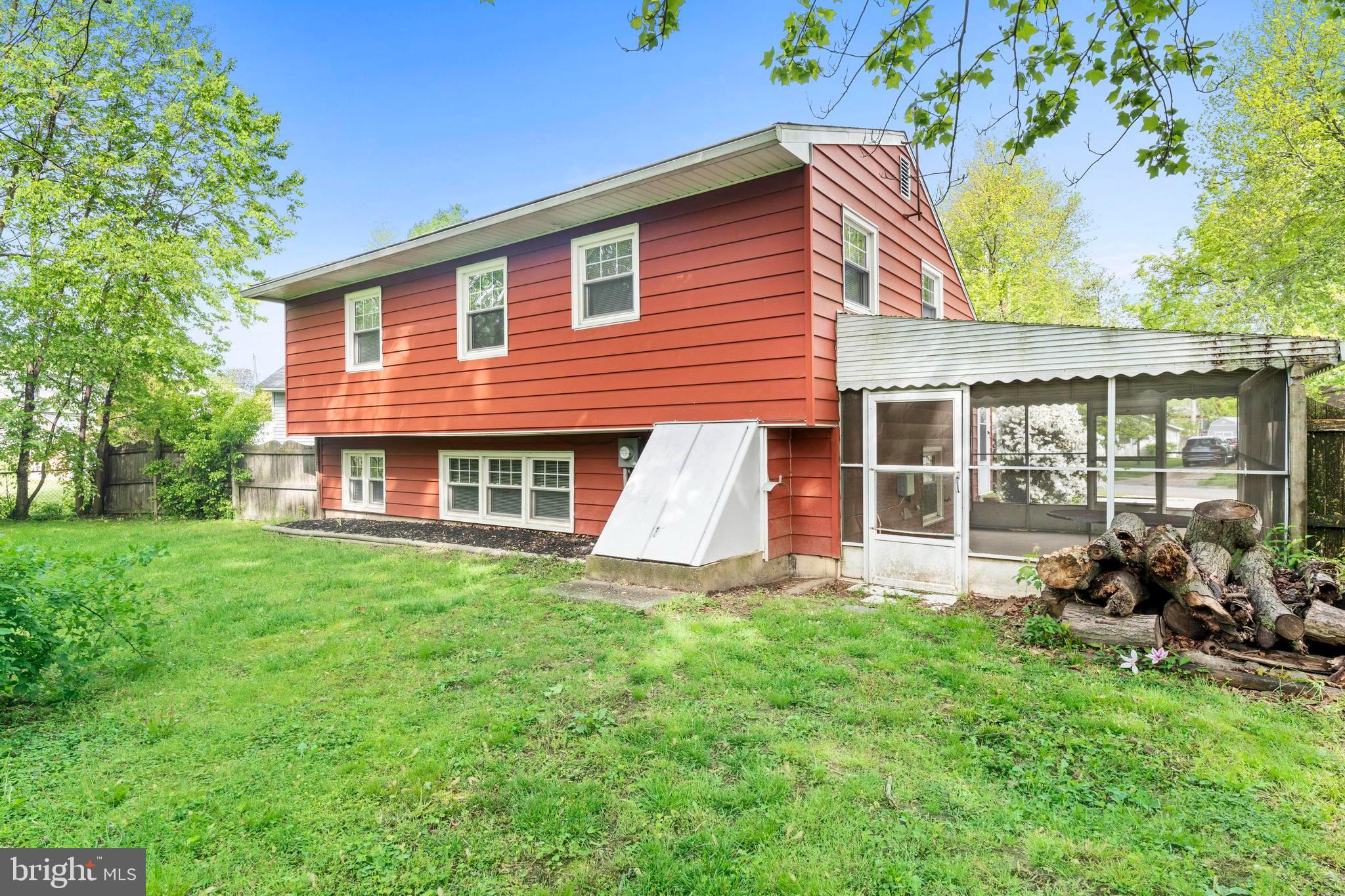 38 Queens Way Newark, DE 19713 - Photo 26 of 28 Back Yard, Porch, Bilco Door