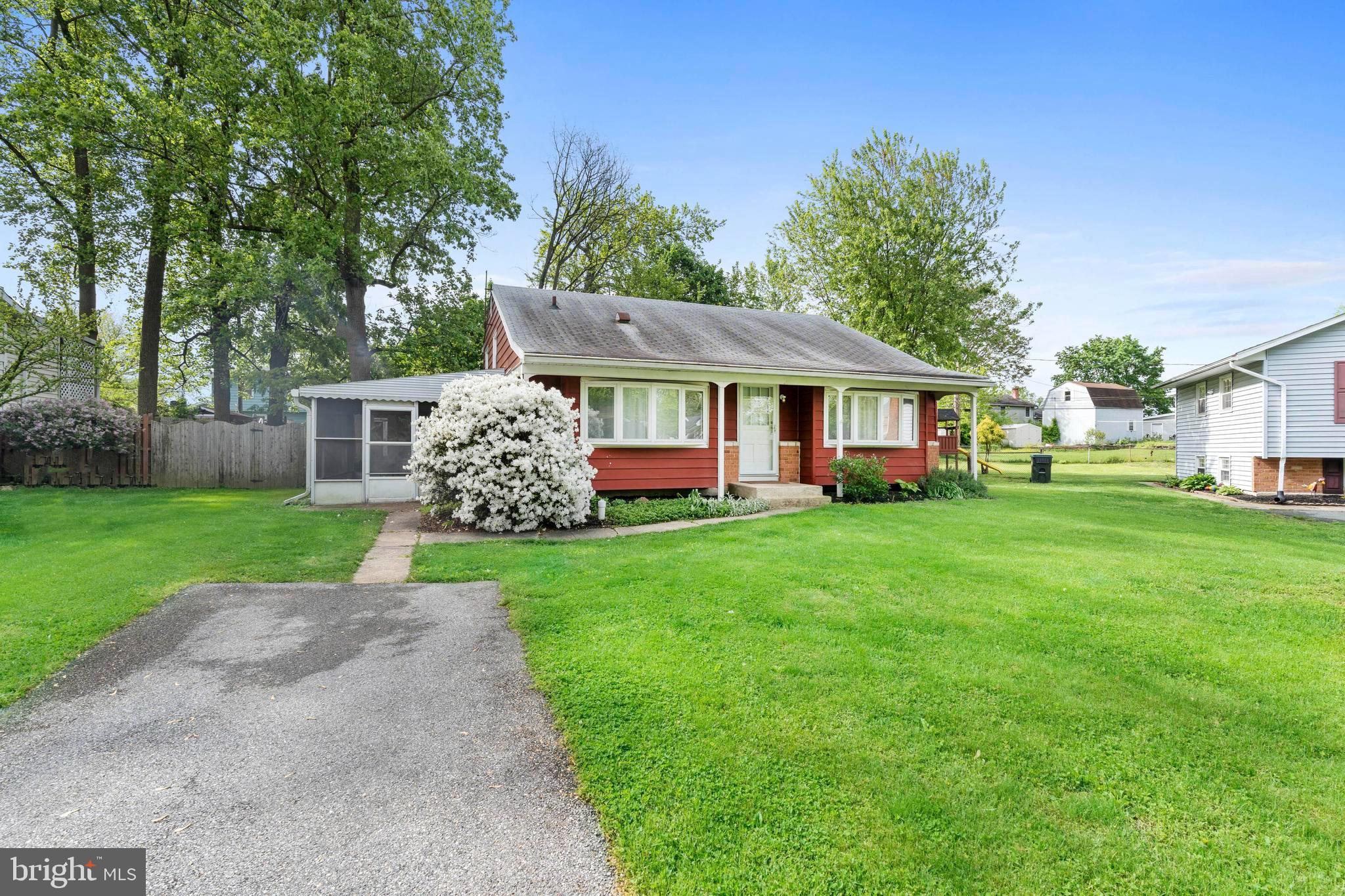 38 Queens Way Newark, DE 19713 - Photo 3 of 28 Front of home