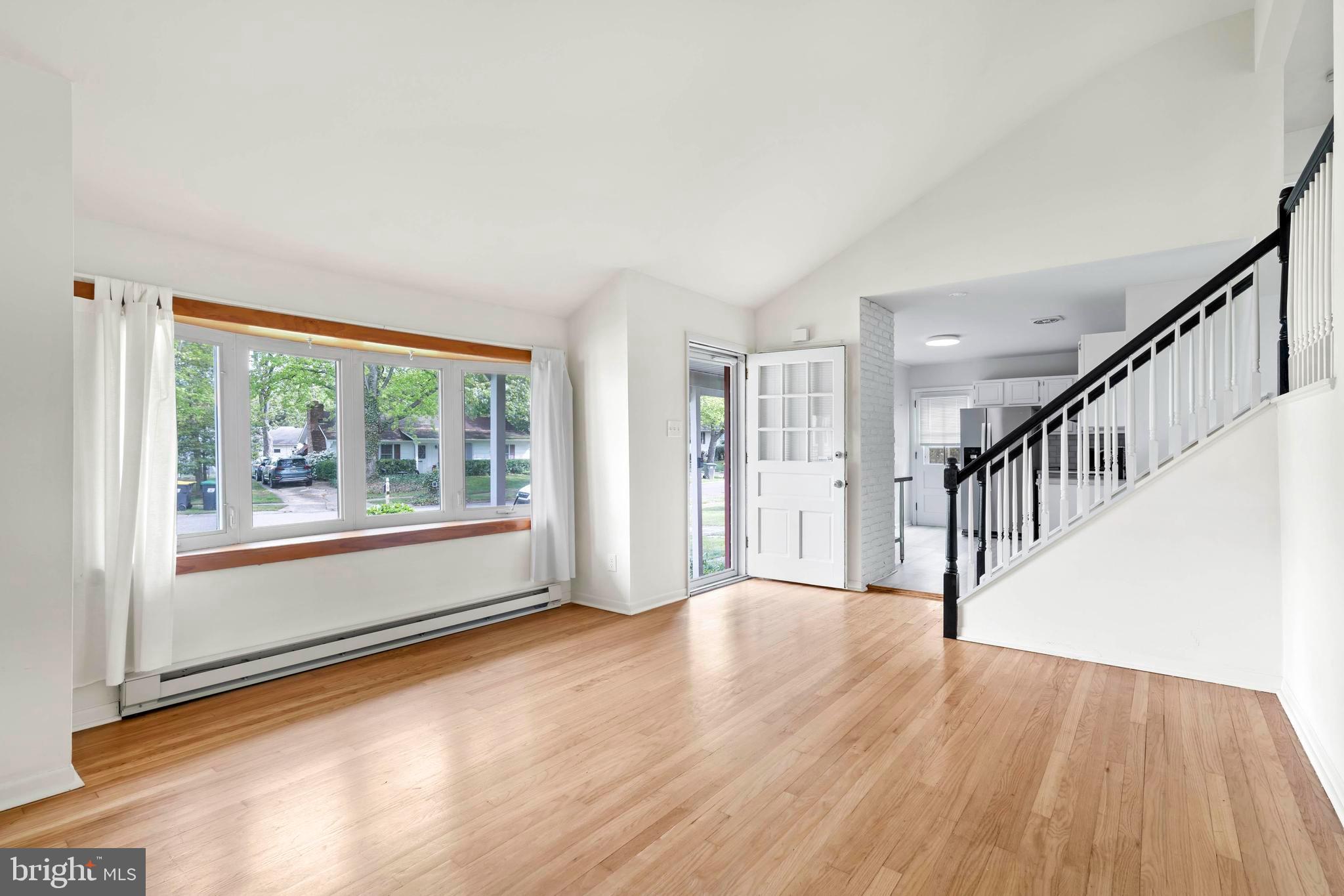 38 Queens Way Newark, DE 19713 - Photo 10 of 28 Living Room