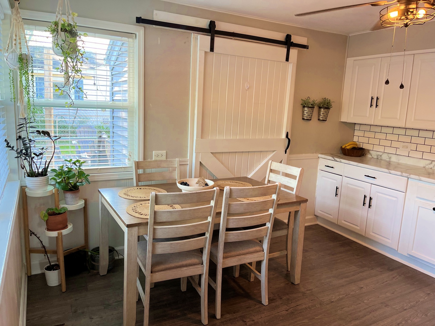 2909 Owl Drive Rolling Meadows, IL 60008 - Photo 4 of 11 a dining room with a table and chairs