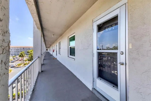 $170,000 | 3204 Lake Bayshore Drive, Unit 407, Bradenton, FL 34205