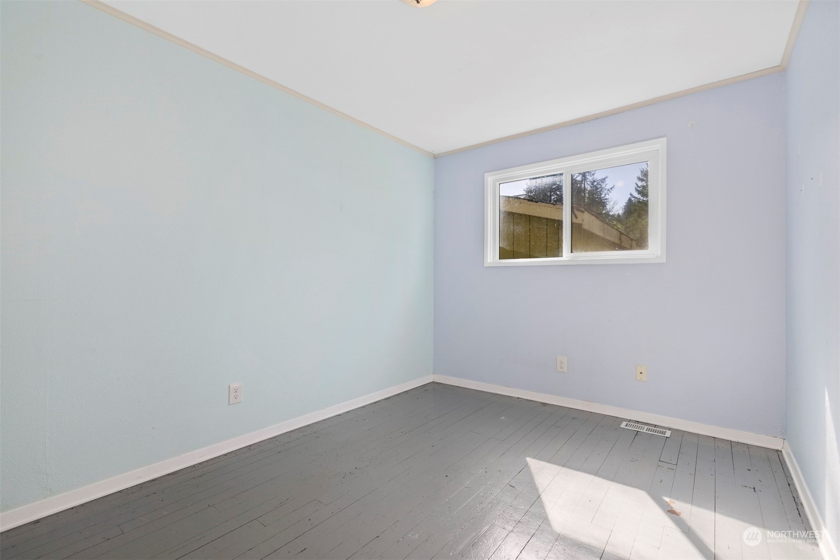 4859 Noon Road Bellingham, WA 98226 - Photo 17 of 40 an empty room with a window