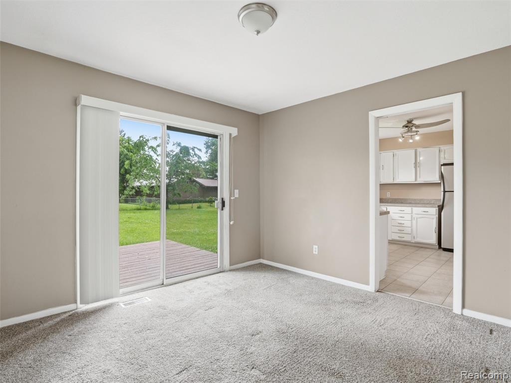 2439 North Long Lake Road Fenton, MI 48430 - Photo 5 of 25