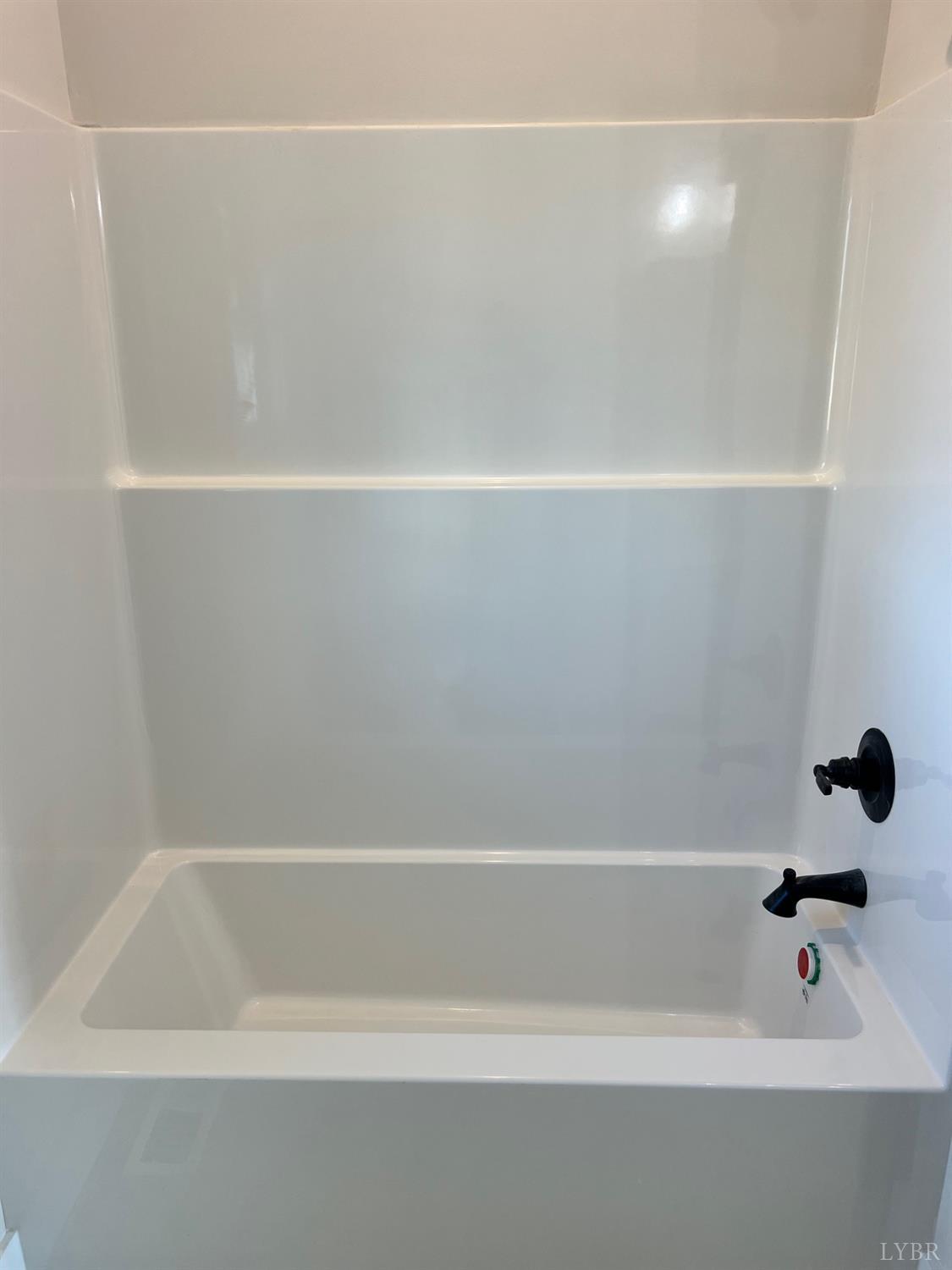 424 Main Street Madison Heights, VA 24572 - Photo 24 of 33