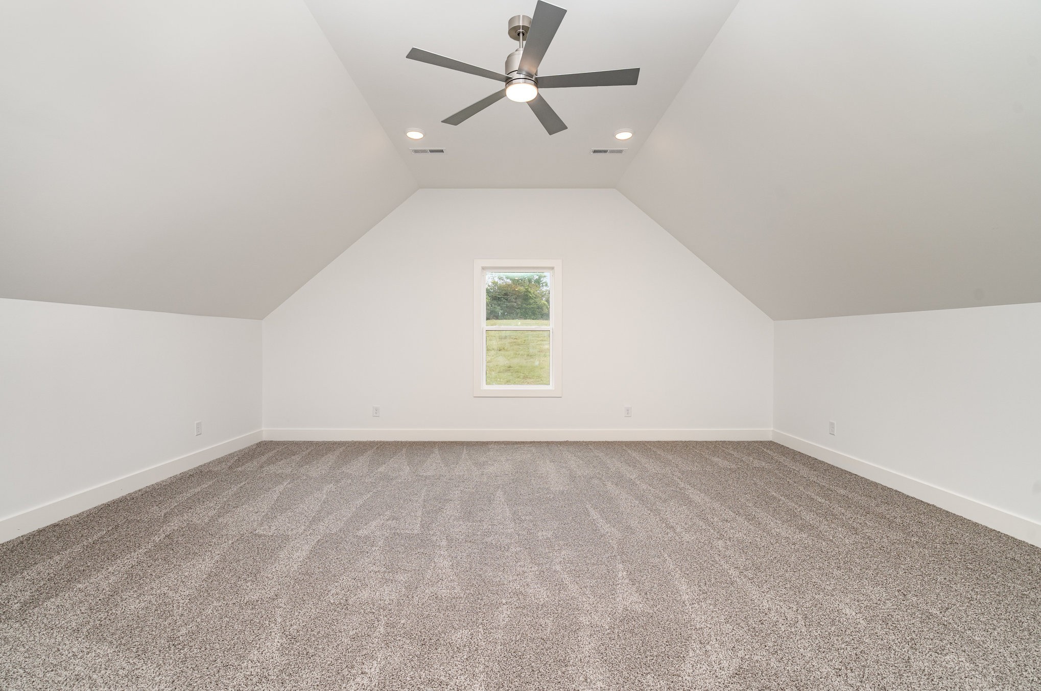 95 Crenshaw Road Hartsville, TN 37074 - Photo 19 of 31 an empty room with a window and a ceiling fan