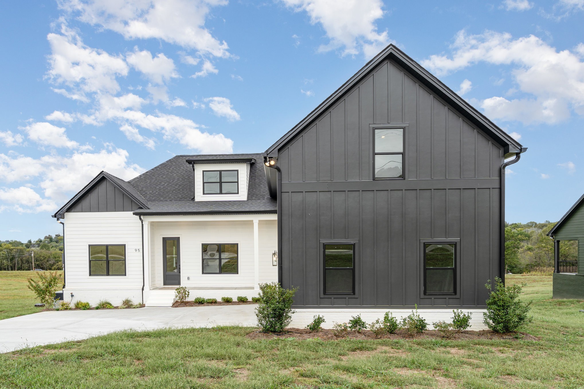 95 Crenshaw Road Hartsville, TN 37074 - Photo 3 of 31 a front view of a house with a yard