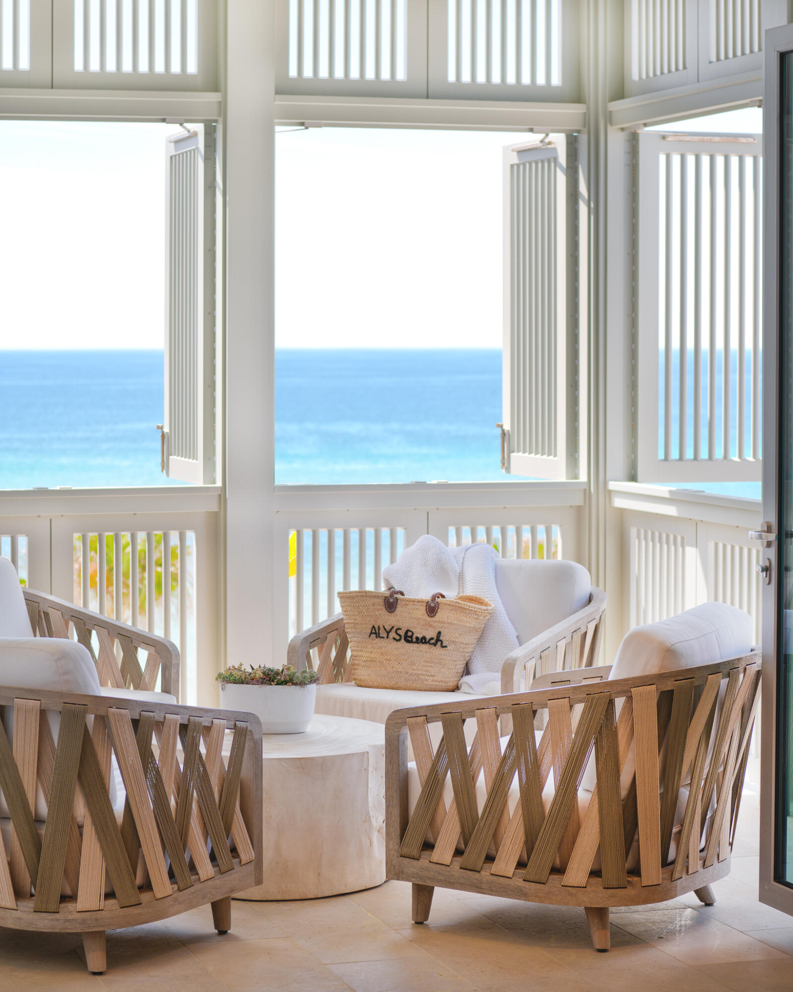 a black and white photo of a living room