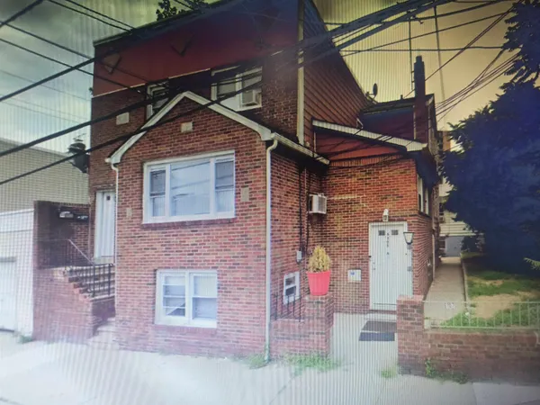 $2,900 | 6105 Meadowview Avenue, Unit A, North Bergen, NJ 07047