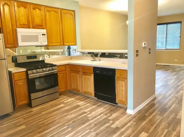 $2,200 | 3009 Kentshire Circle, Naperville, IL 60564