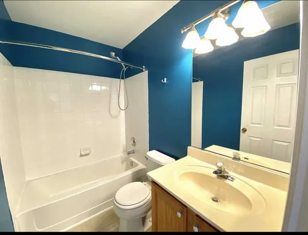 $2,200 | 3009 Kentshire Circle, Naperville, IL 60564