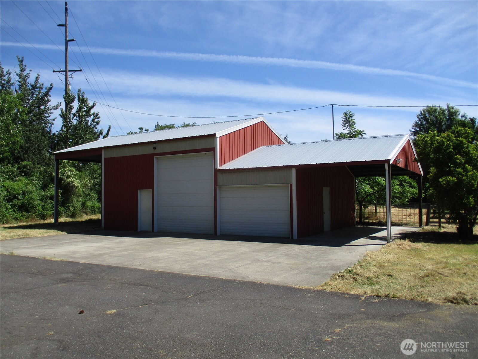 2499 Cottonwood Road Walla Walla, WA 99362 - Photo 15 of 19 a front view of a house with a yard and garage