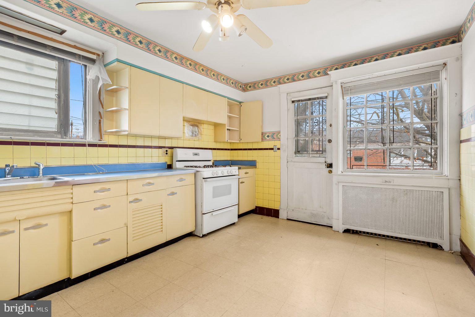 3605 Ellamont Road Baltimore, MD 21215 - Photo 19 of 32 Retro kitchen