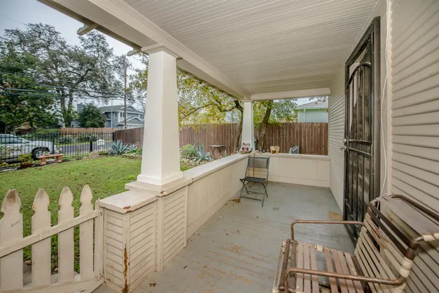 a view of a livingroom with furniture and storage