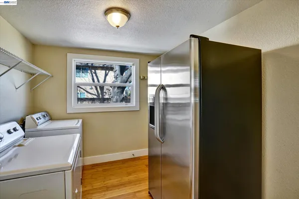 a view of utility room